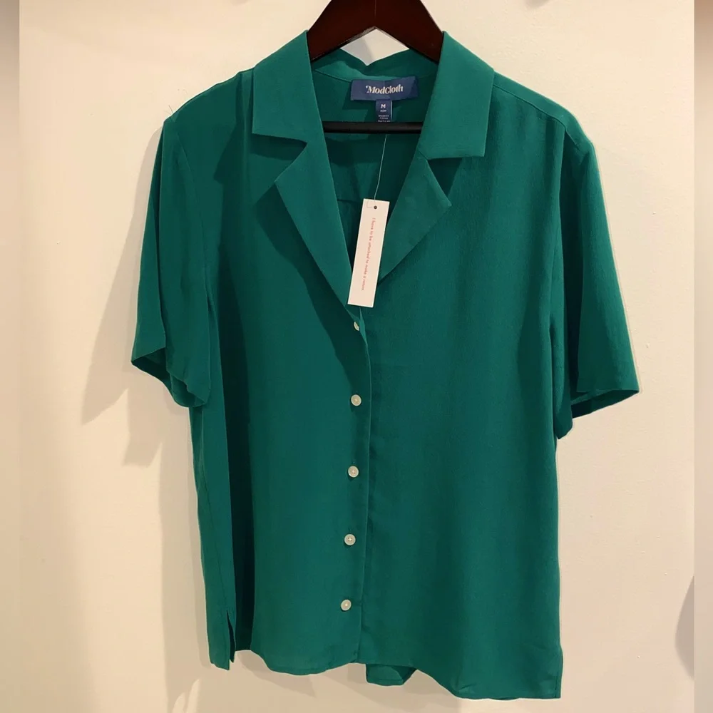 100% Silk Blouse ModCloth Green Camp Shirt Medium - Picture 4 of 8
